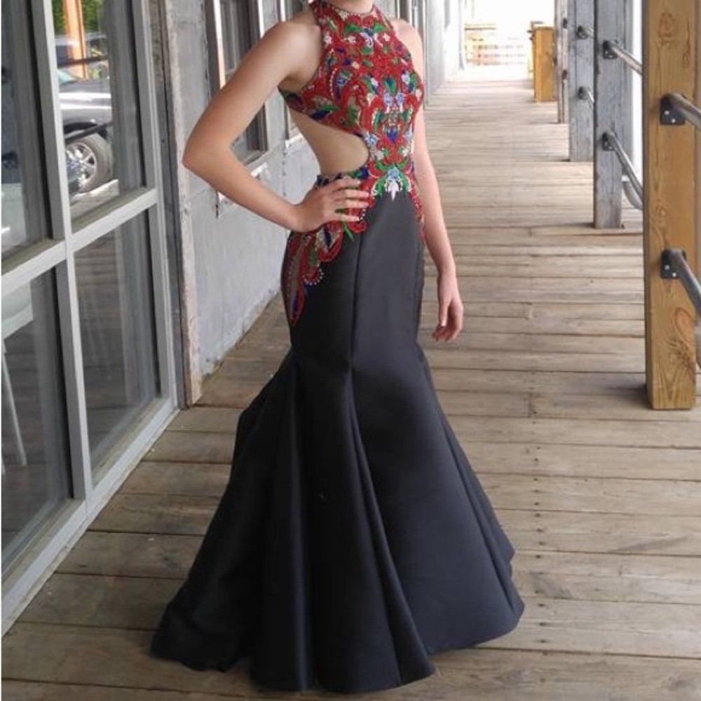 Beautiful embroidered Camille la vie